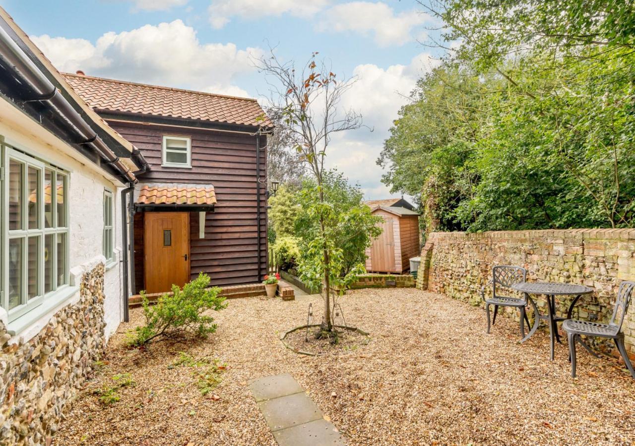 Wisteria Cottage Snape  Exterior photo